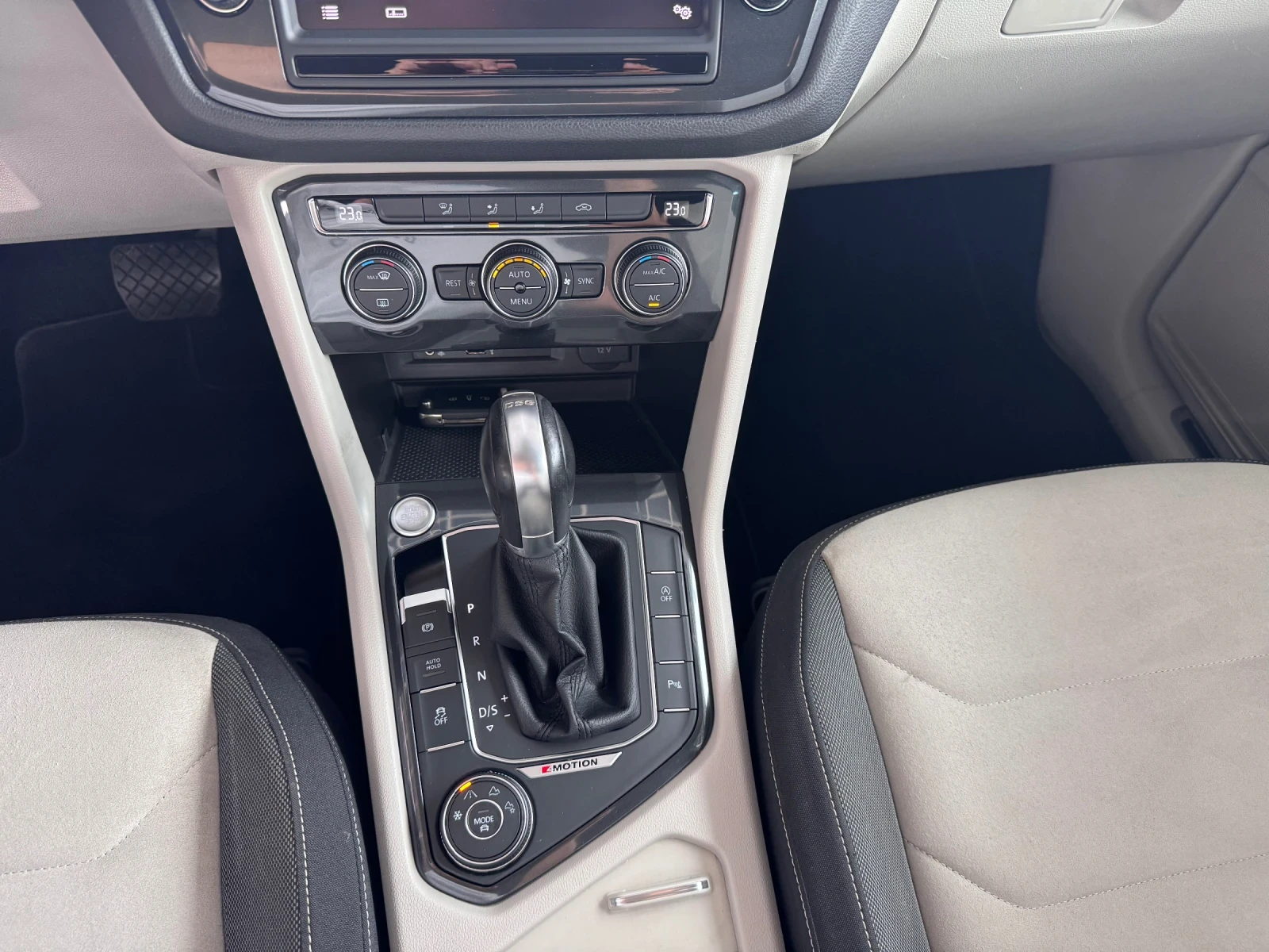 VW Tiguan 2.0TDI R-Line 150кс 4MOTION DSG * ПЕРФЕКТЕН*  - изображение 8