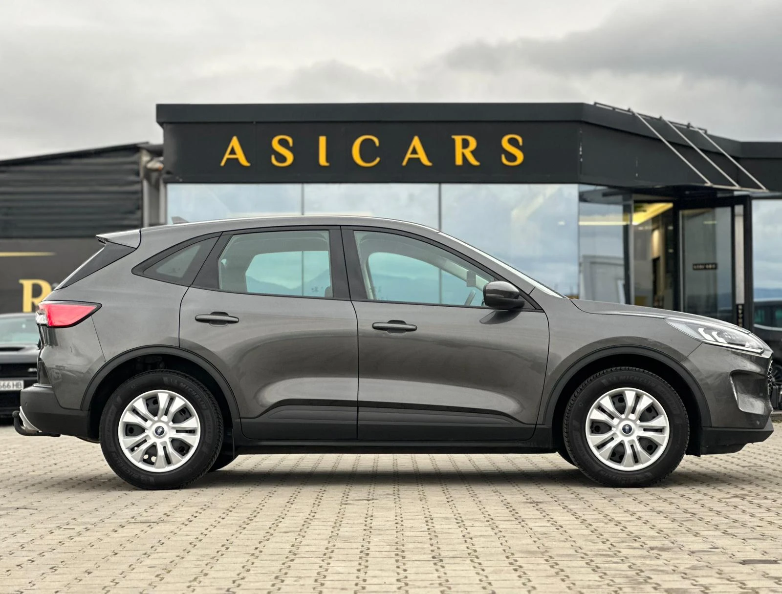 Ford Kuga / 1.5 D / EURO 6 / ПОДГРЕВИ НА 4 СЕДАЛКИ + ВОЛАН / - изображение 6