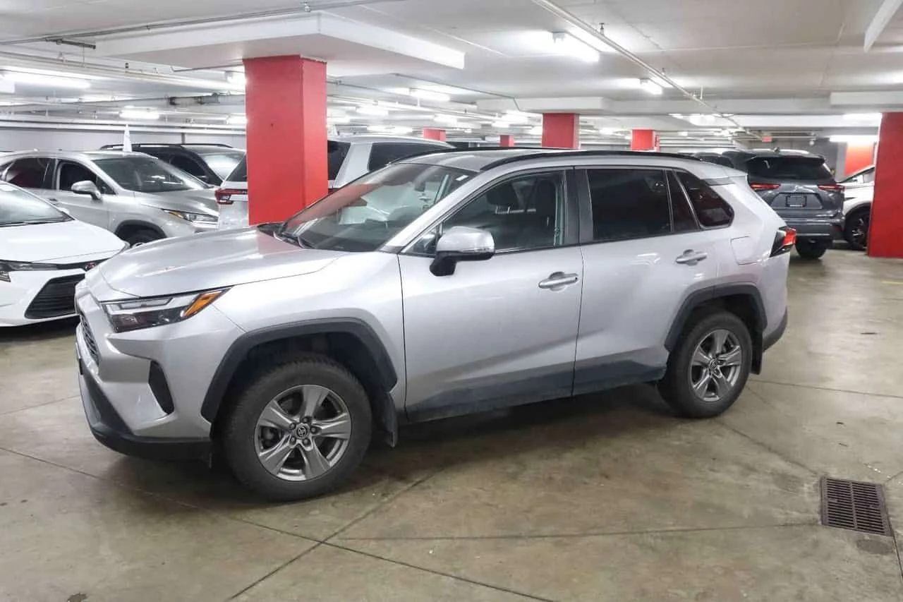 Toyota Rav4  XLE / CARFAX / АВТОКРЕДИТ , снимка 2 - Автомобили и джипове - 55568911