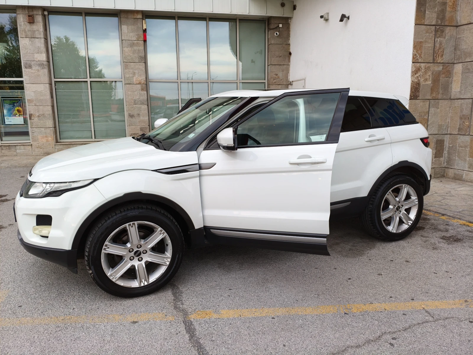 Land Rover Range Rover Evoque 2.2 150кс. TD4, снимка 3 - Автомобили и джипове - 55662329