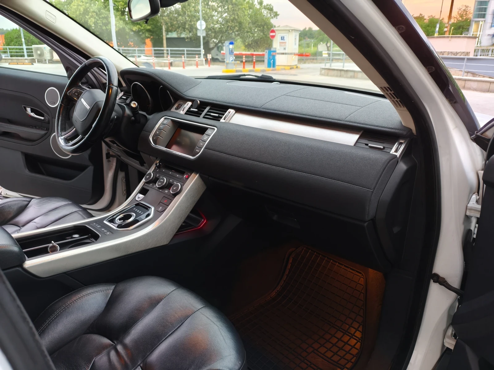 Land Rover Range Rover Evoque 2.2 150кс. TD4, снимка 12 - Автомобили и джипове - 55662329