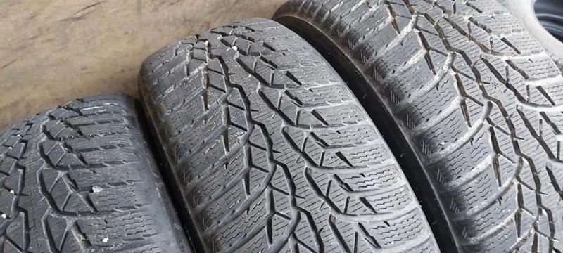 Гуми Зимни 215/60R16, снимка 3 - Гуми и джанти - 35130469