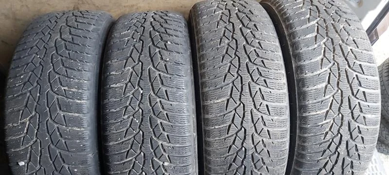 Гуми Зимни 215/60R16, снимка 1 - Гуми и джанти - 35130469