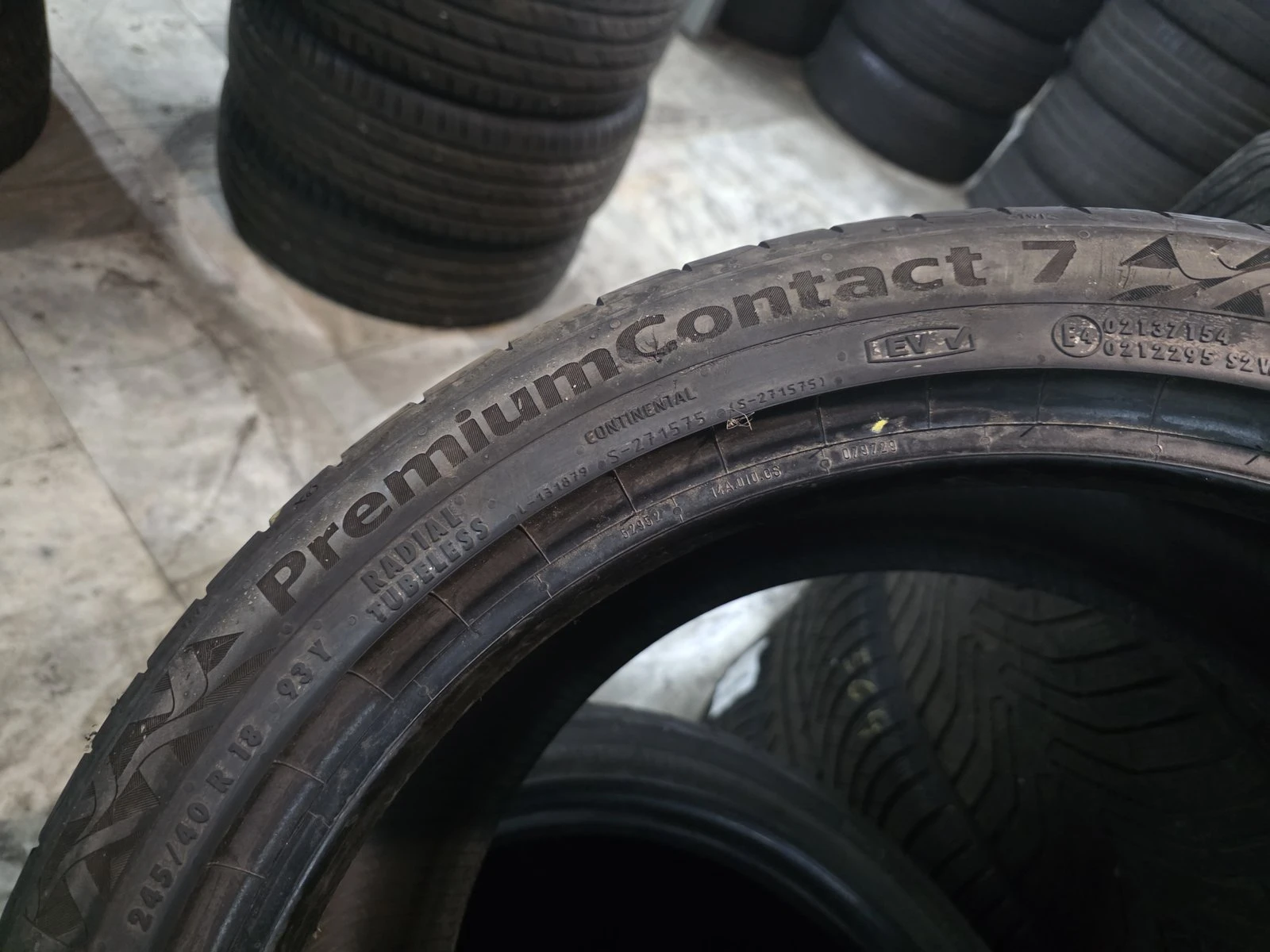 Гуми Летни 245/40R18, снимка 4 - Гуми и джанти - 56730656