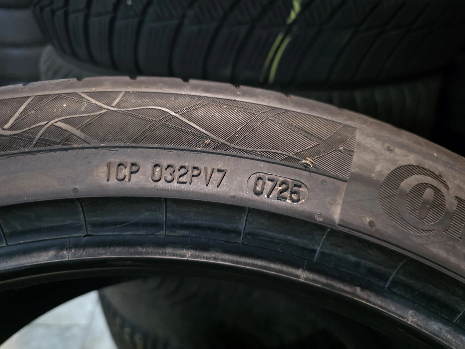 Гуми Летни 245/40R18, снимка 3 - Гуми и джанти - 56730656