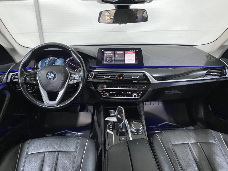 BMW 520 D * LUXURI LINE* NAVI* AMBIENTLight* DIGITAL* , снимка 9 - Автомобили и джипове - 43330378