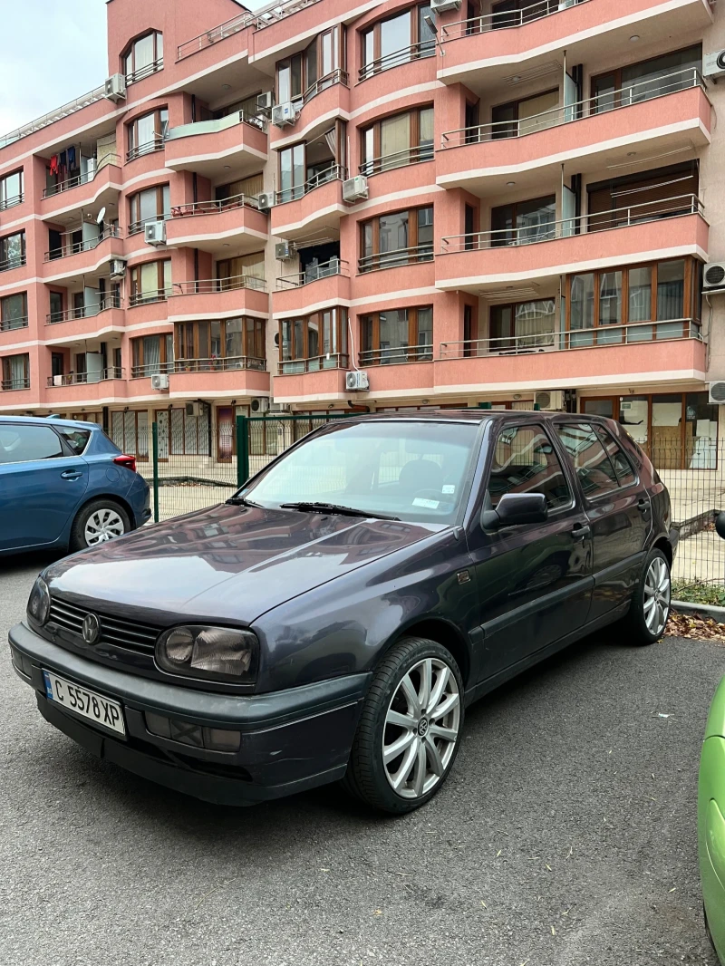 VW Golf, снимка 1 - Автомобили и джипове - 47996639