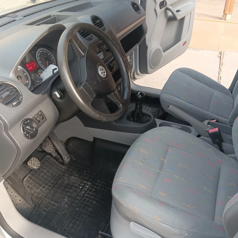 VW Caddy 1.9 Maxi, снимка 5 - Автомобили и джипове - 48359110