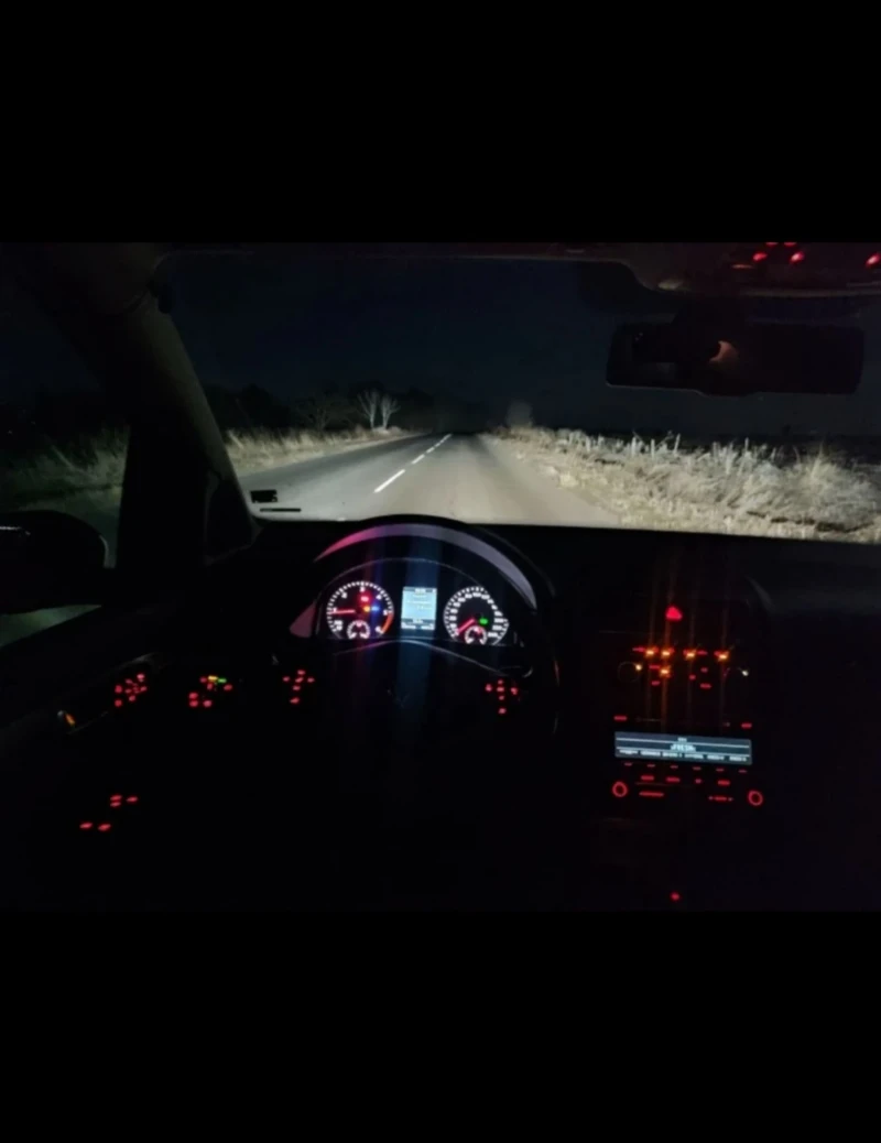 VW Touran, снимка 17 - Автомобили и джипове - 51240663