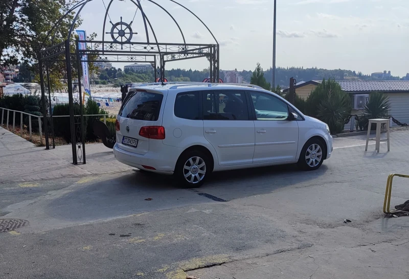 VW Touran, снимка 4 - Автомобили и джипове - 51240663