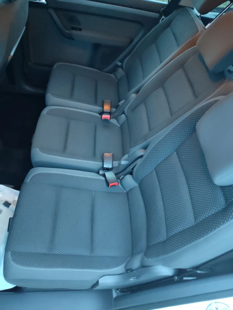 VW Touran, снимка 14 - Автомобили и джипове - 51240663