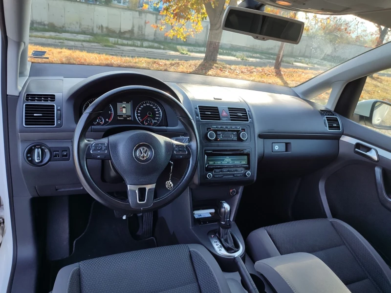 VW Touran, снимка 13 - Автомобили и джипове - 51240663