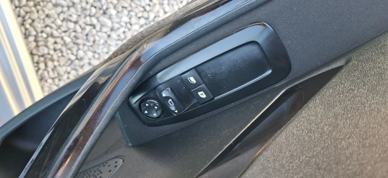 Peugeot 208 1, 4 БЕНЗИН/ГАЗ, снимка 7 - Автомобили и джипове - 51512284