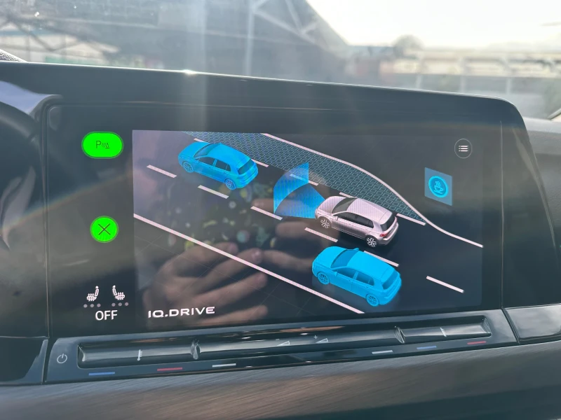 VW Golf 8.5 Style Full Option IQ 2.0TDI 11.000KM, снимка 10 - Автомобили и джипове - 52503499