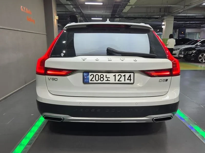 Volvo V90  Cross Country D5 Awd, снимка 4 - Автомобили и джипове - 56698798
