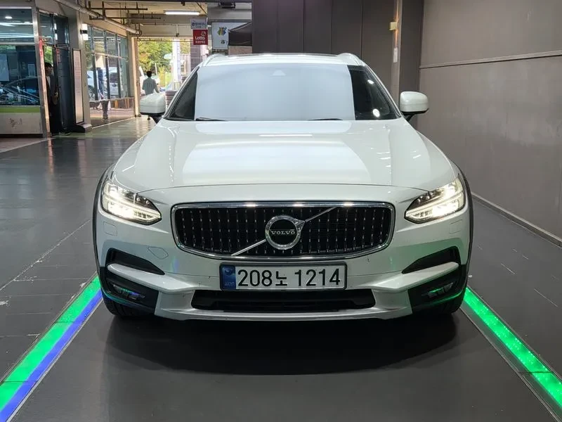 Volvo V90  Cross Country D5 Awd, снимка 3 - Автомобили и джипове - 56698798