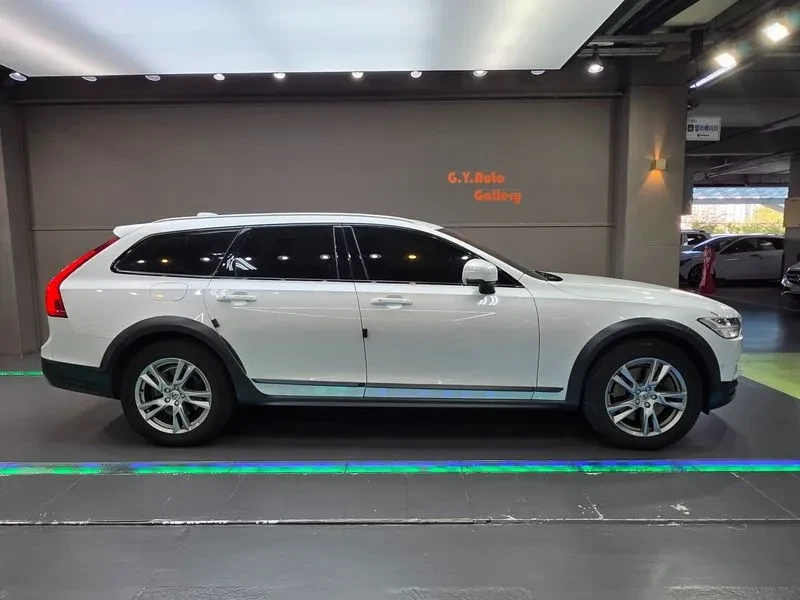 Volvo V90  Cross Country D5 Awd, снимка 5 - Автомобили и джипове - 56698798