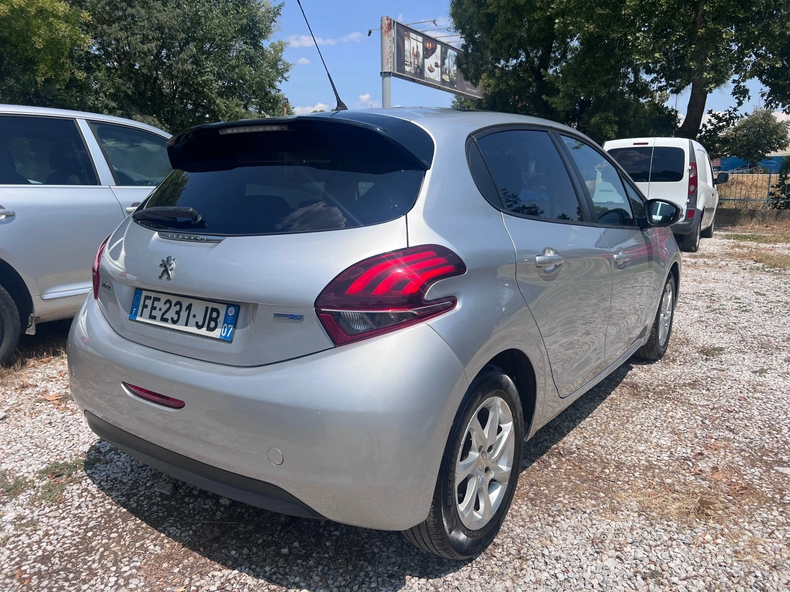 Peugeot 208 1.6 HDI  real km - изображение 3