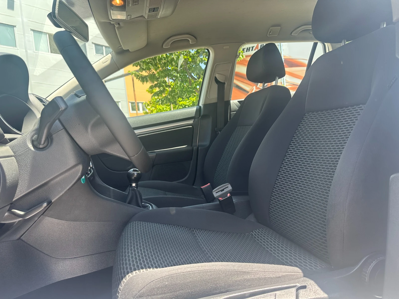 VW Golf 1.6d 105 к.с. - изображение 8