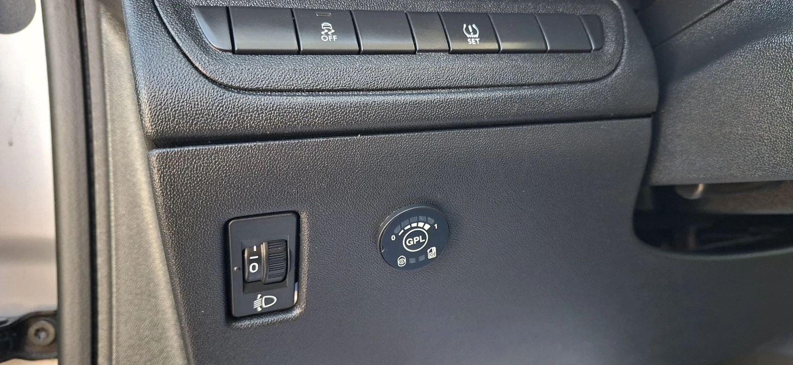 Peugeot 208 1, 4 БЕНЗИН/ГАЗ - изображение 8