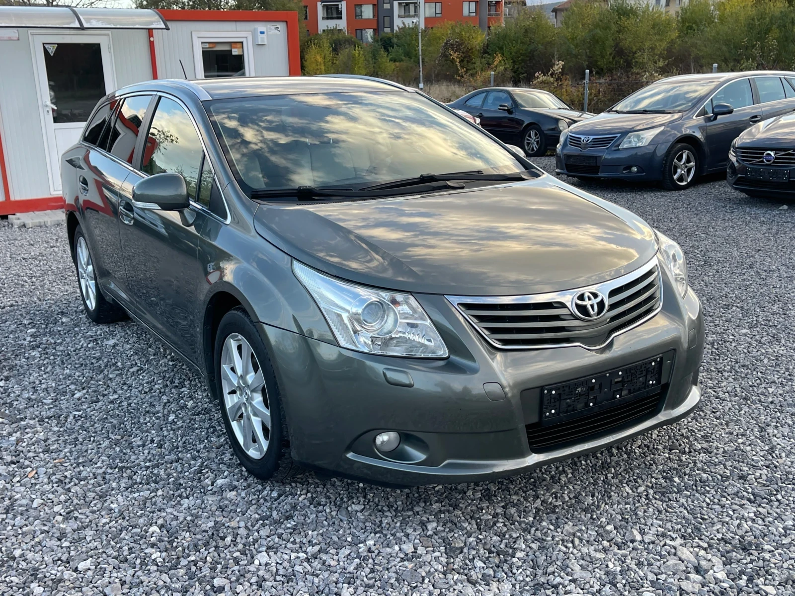 Toyota Avensis 2.0D-4D, 126Hp, Кожа, Памет, Keyless, Темпомат, По | Mobile.bg — изображение 2