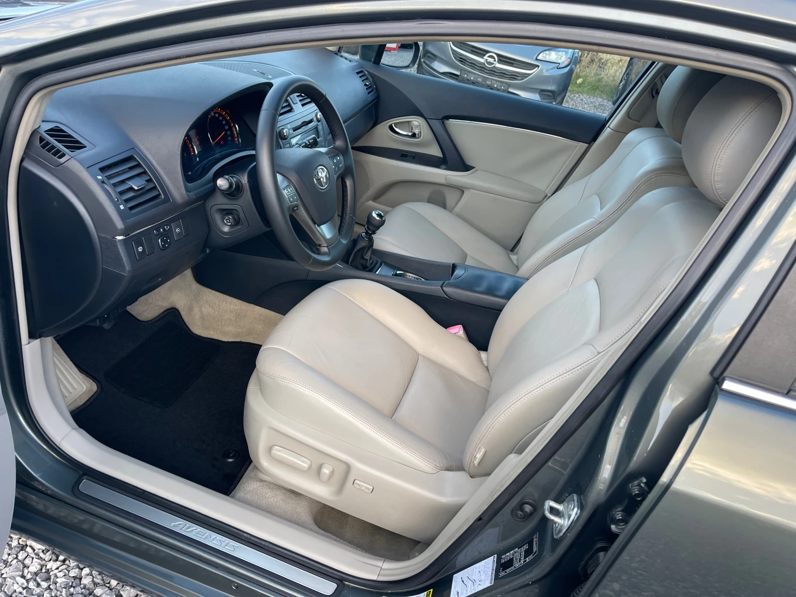Toyota Avensis 2.0D-4D, 126Hp, Кожа, Памет, Keyless, Темпомат, По | Mobile.bg — изображение 9