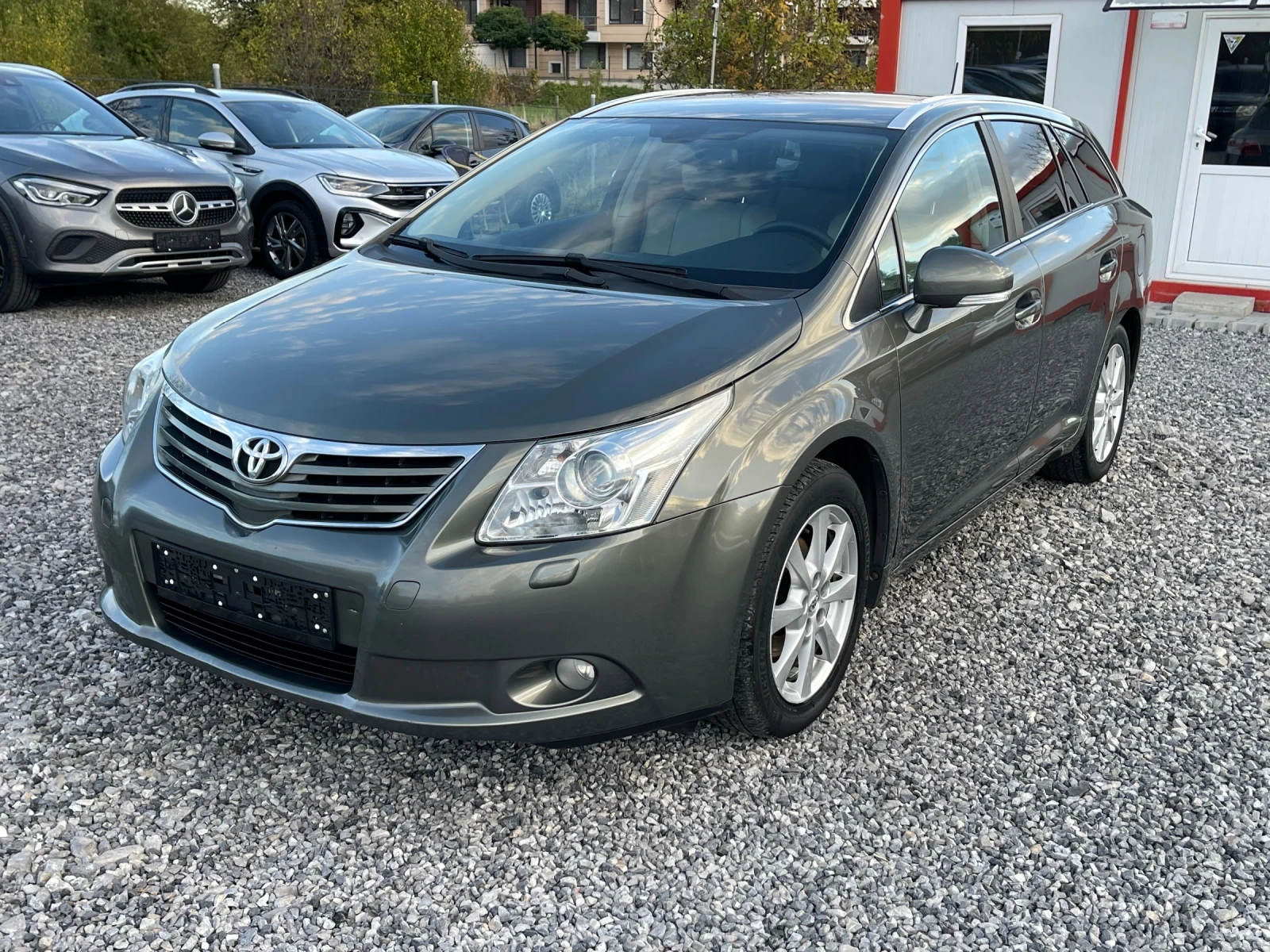 Toyota Avensis 2.0D-4D, 126Hp, Кожа, Памет, Keyless, Темпомат, По | Mobile.bg — изображение 1