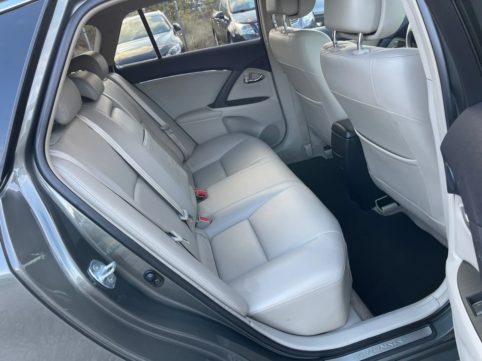 Toyota Avensis 2.0D-4D, 126Hp, Кожа, Памет, Keyless, Темпомат, По | Mobile.bg — изображение 11