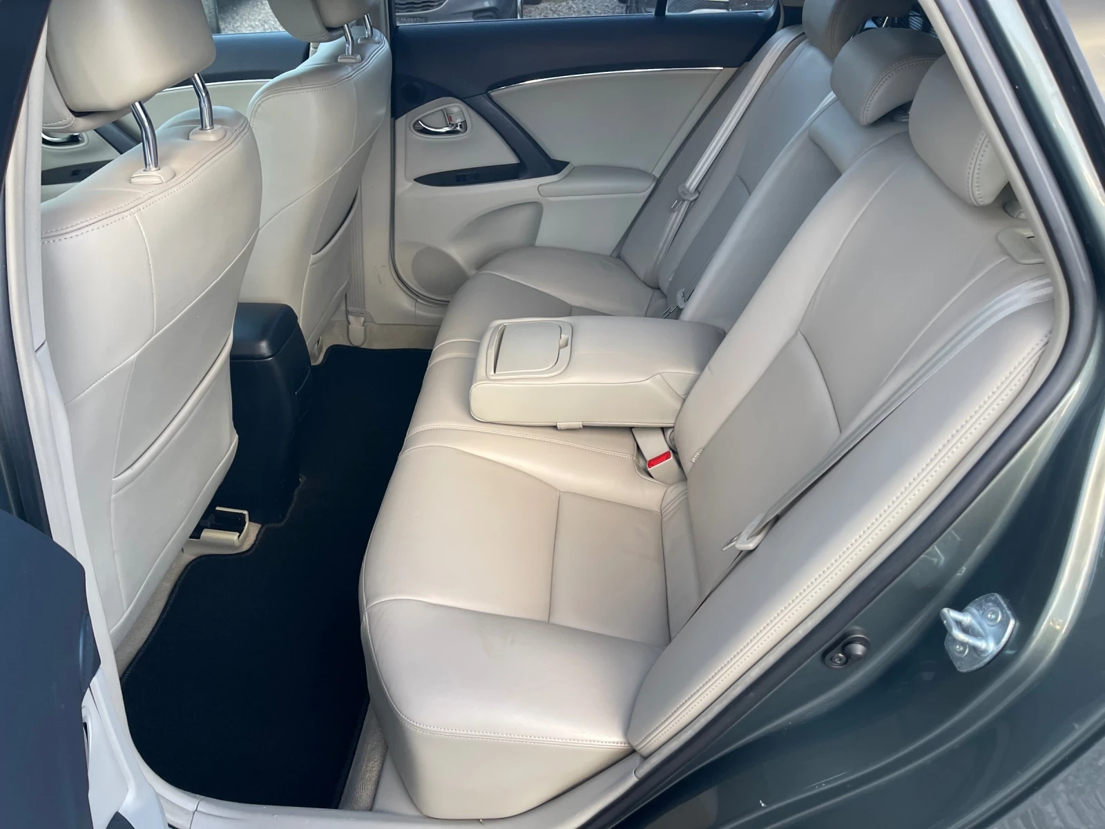 Toyota Avensis 2.0D-4D, 126Hp, Кожа, Памет, Keyless, Темпомат, По | Mobile.bg — изображение 12