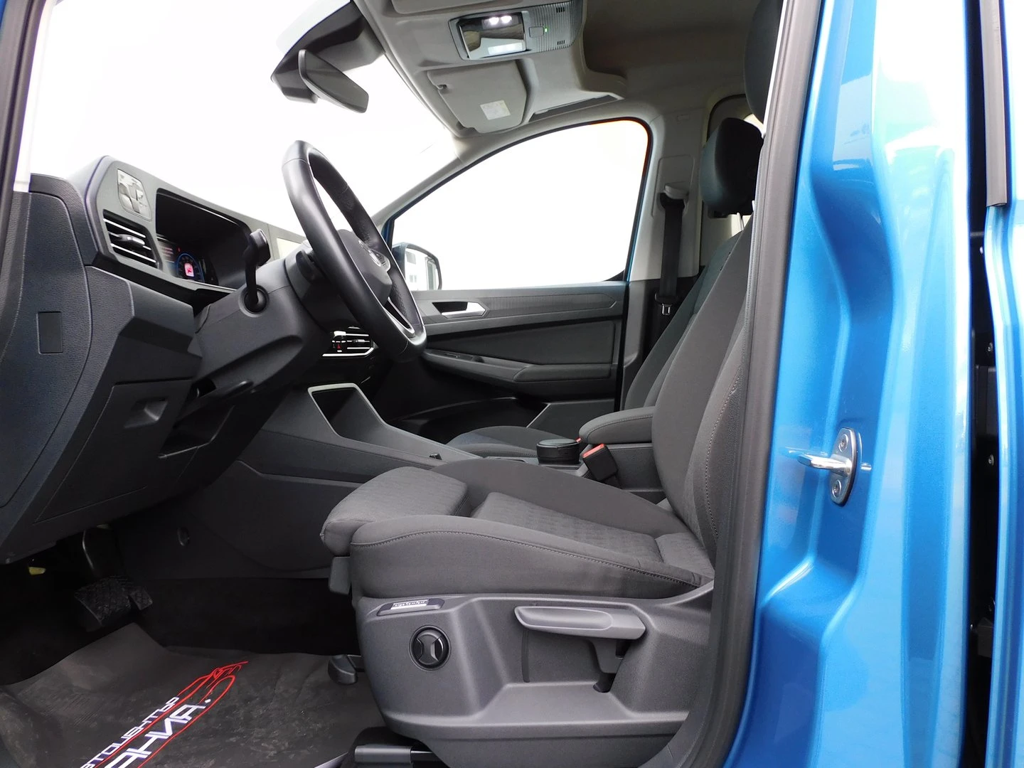 VW Caddy Life TDI 7 места - изображение 6