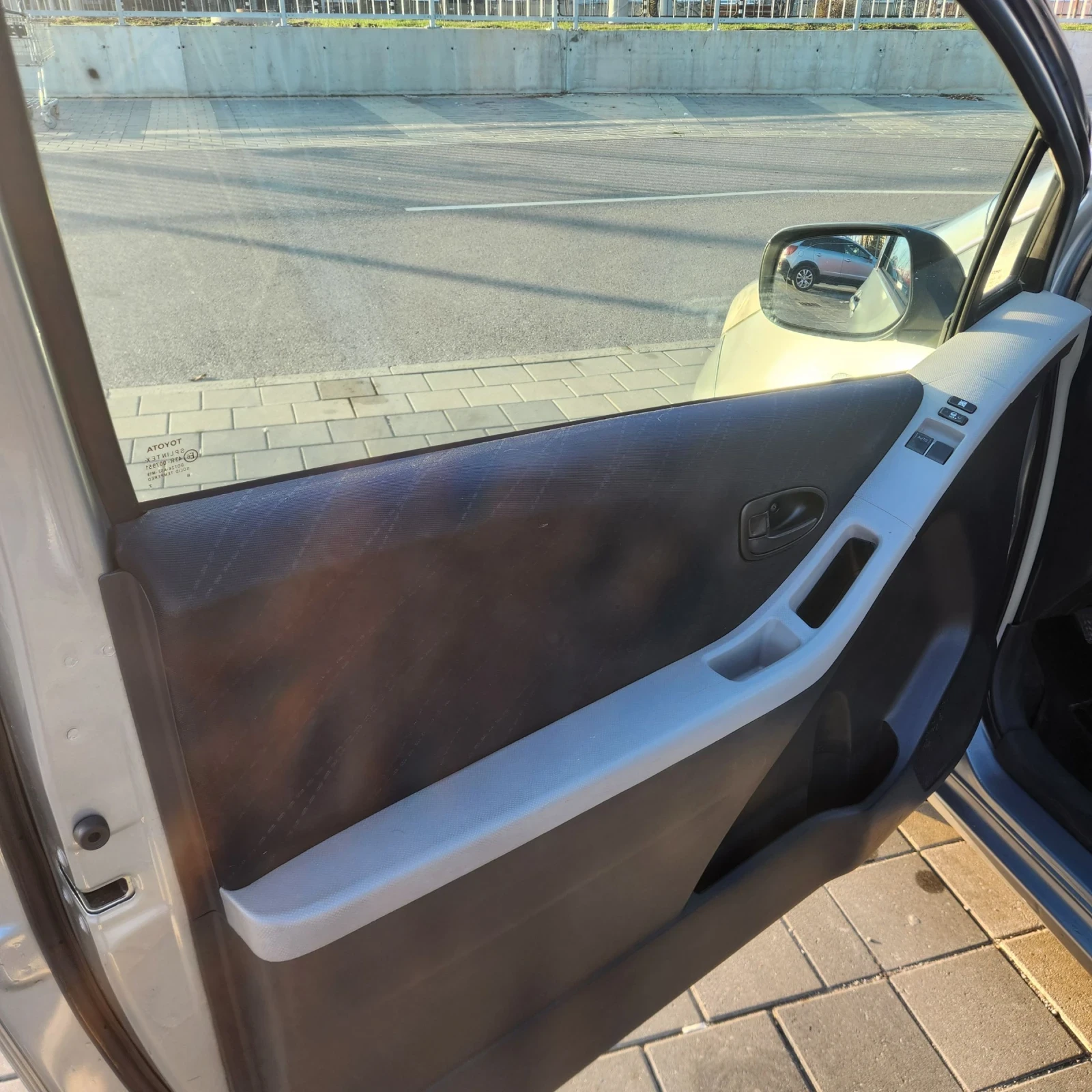 Toyota Yaris  - изображение 6