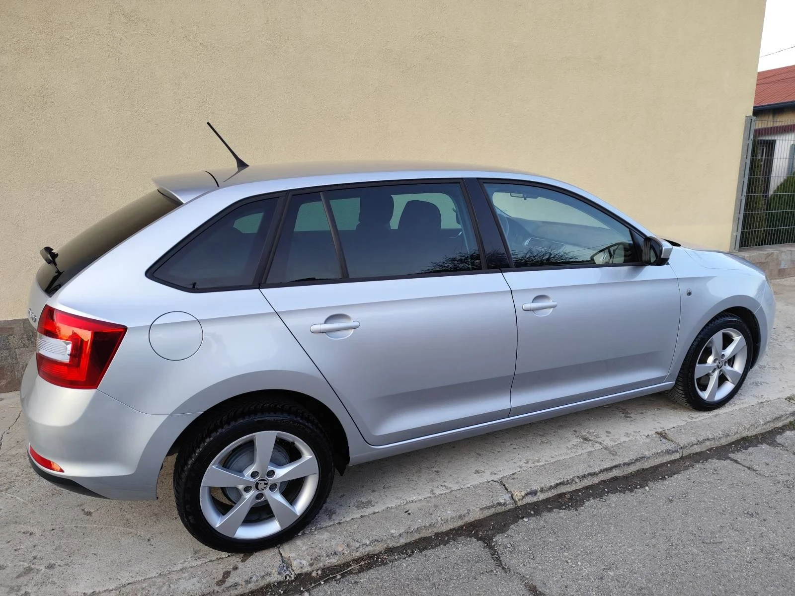 Skoda Rapid 1.6, снимка 6 - Автомобили и джипове - 53750951