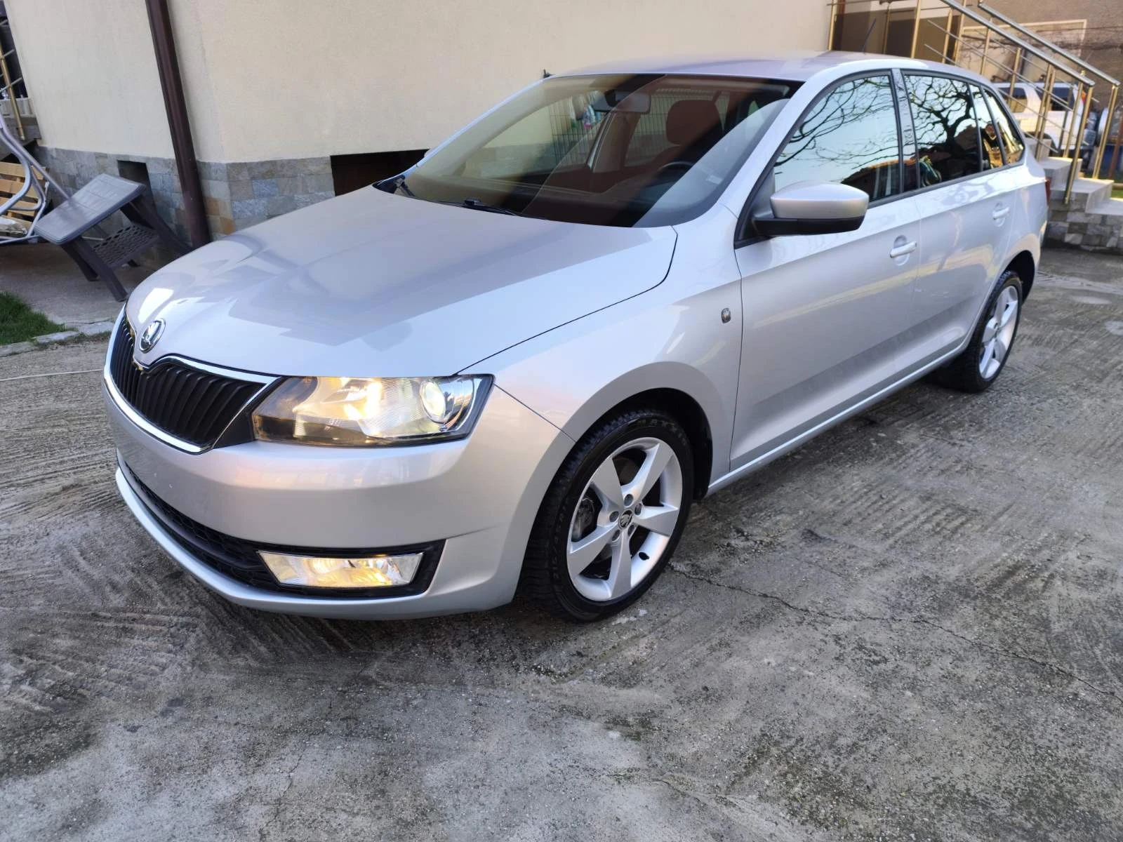 Skoda Rapid 1.6, снимка 9 - Автомобили и джипове - 53750951