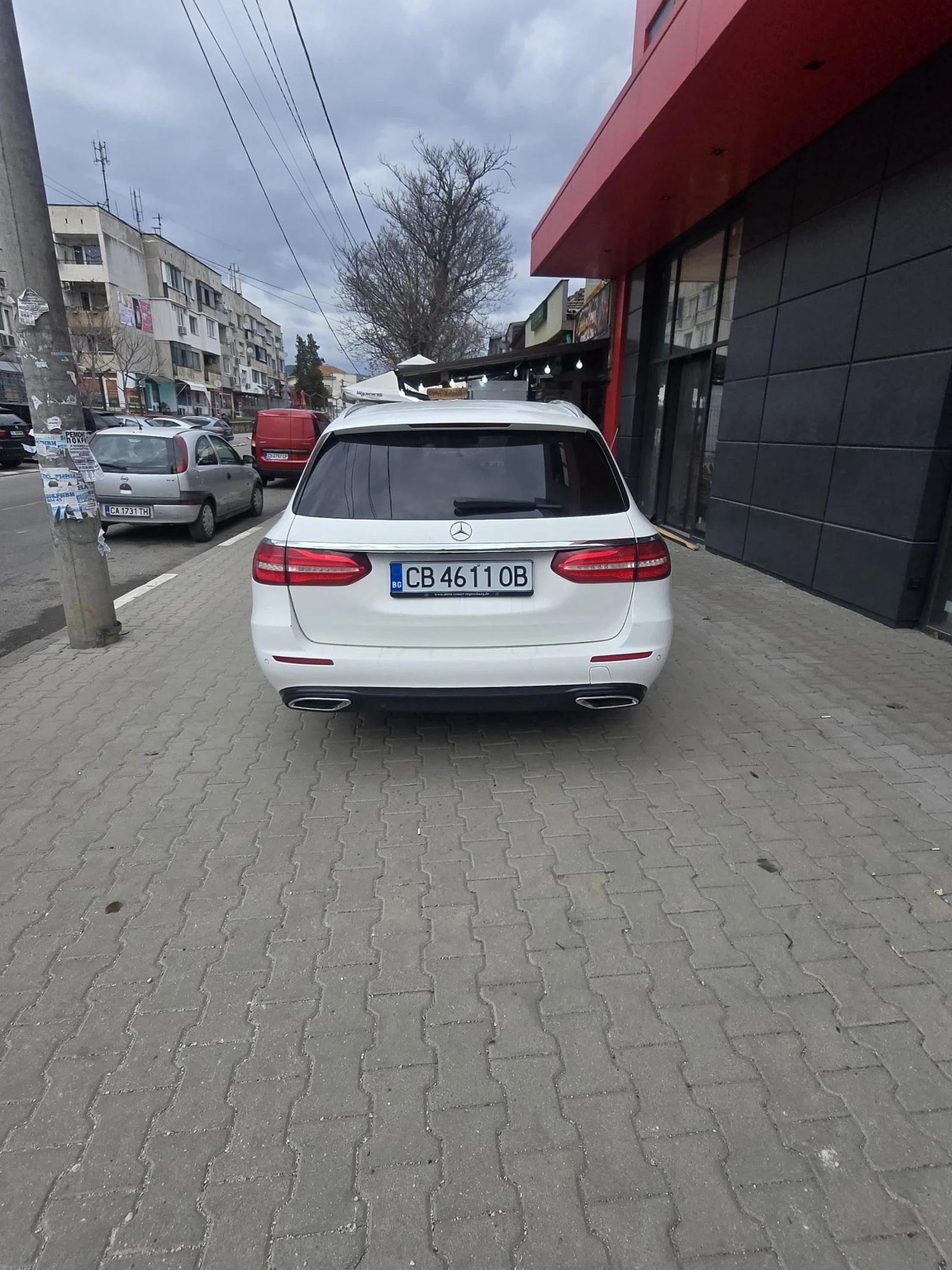 Mercedes-Benz E 220 194к.с 2020г. Топ Топ топ. , снимка 3 - Автомобили и джипове - 53903435