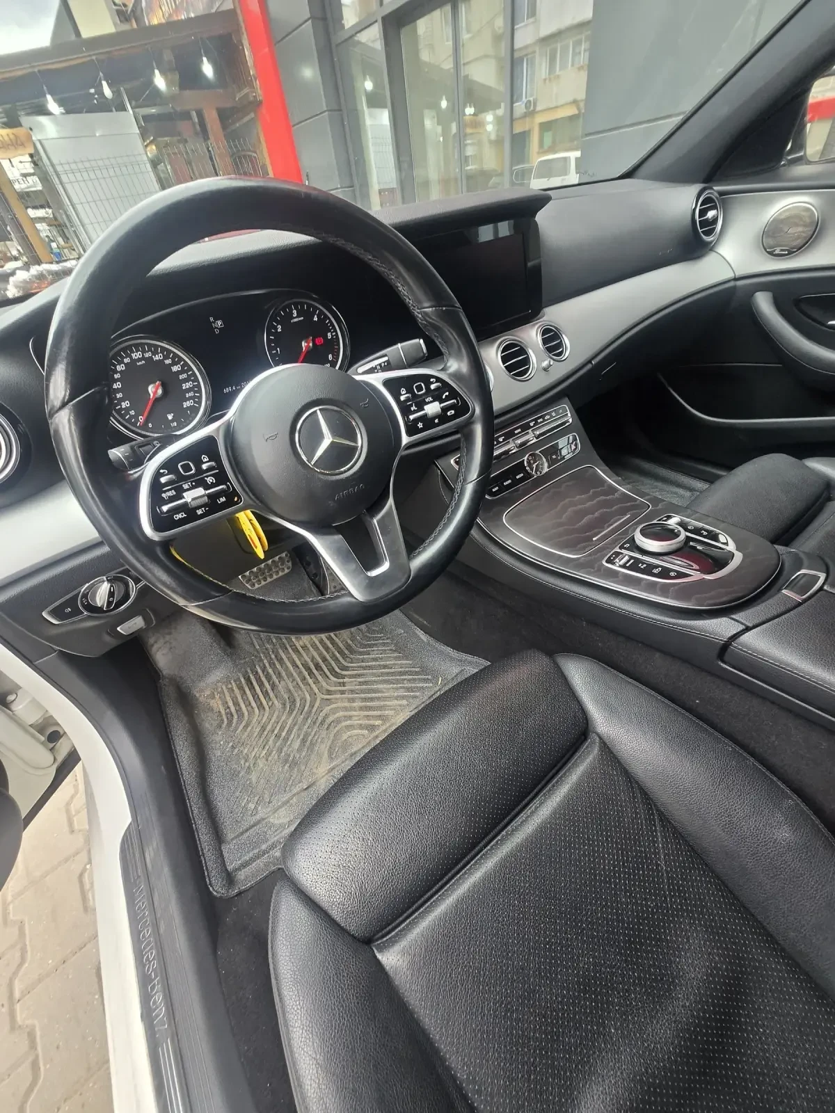 Mercedes-Benz E 220 194к.с 2020г. Топ Топ топ. , снимка 9 - Автомобили и джипове - 53903435