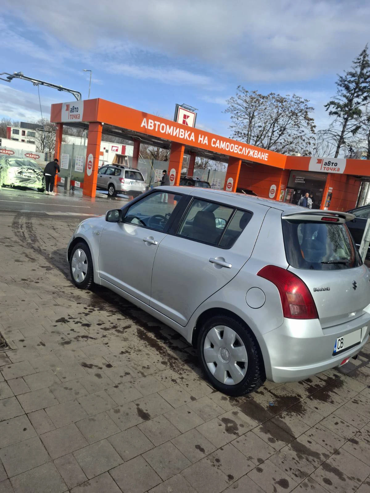 Suzuki Swift 1.3 i , снимка 3 - Автомобили и джипове - 53967350
