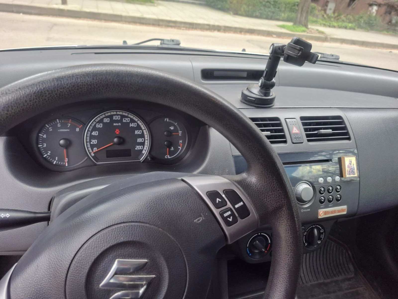 Suzuki Swift 1.3 i , снимка 8 - Автомобили и джипове - 53967350