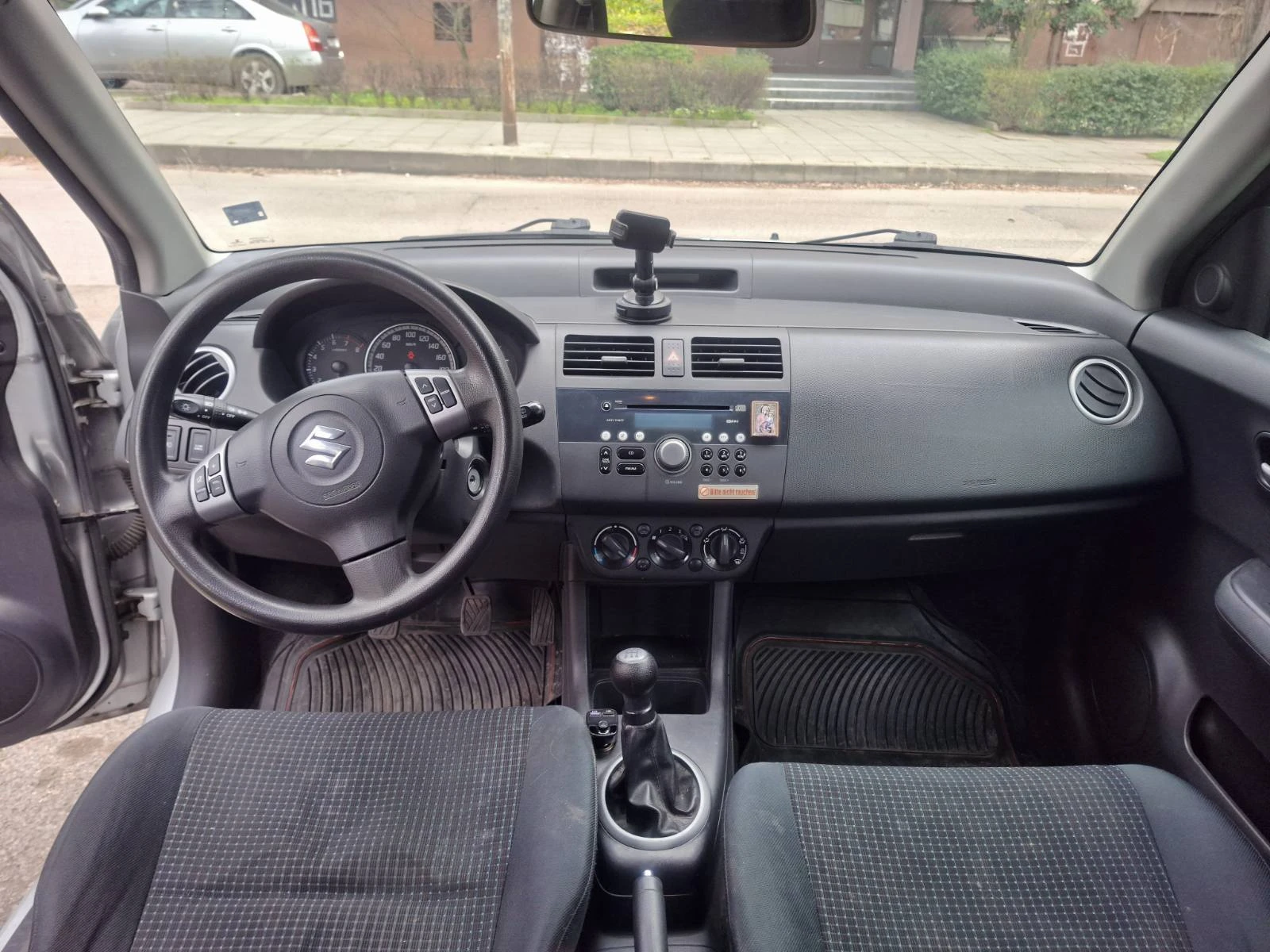 Suzuki Swift 1.3 i , снимка 7 - Автомобили и джипове - 53967350