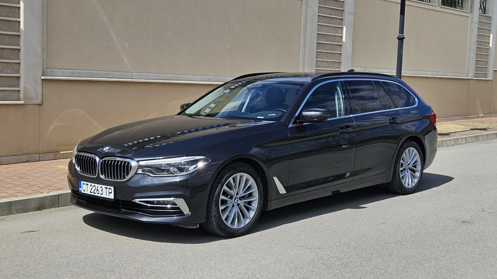 BMW 525 D Luxury Line   комфорт, стил и практичност в едно, снимка 3 - Автомобили и джипове - 54090885