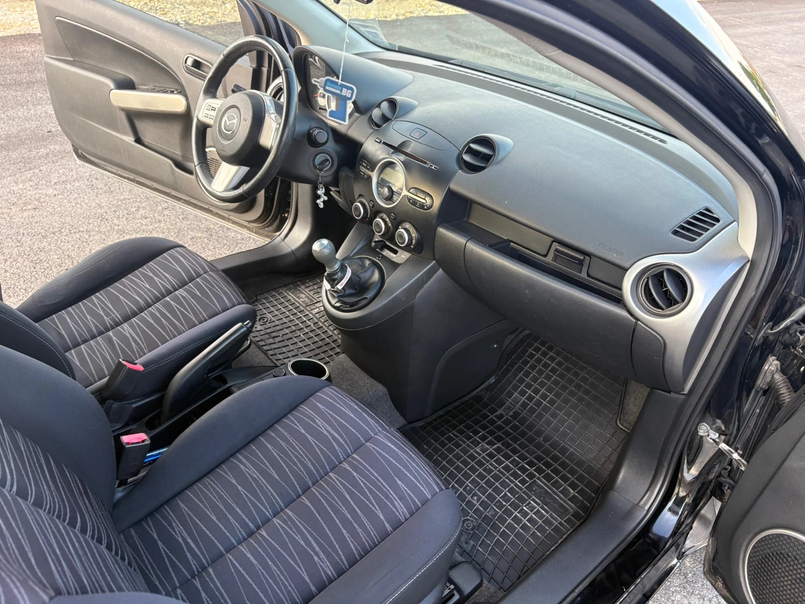 Mazda 2 1.4 HDi , снимка 11 - Автомобили и джипове - 55267715
