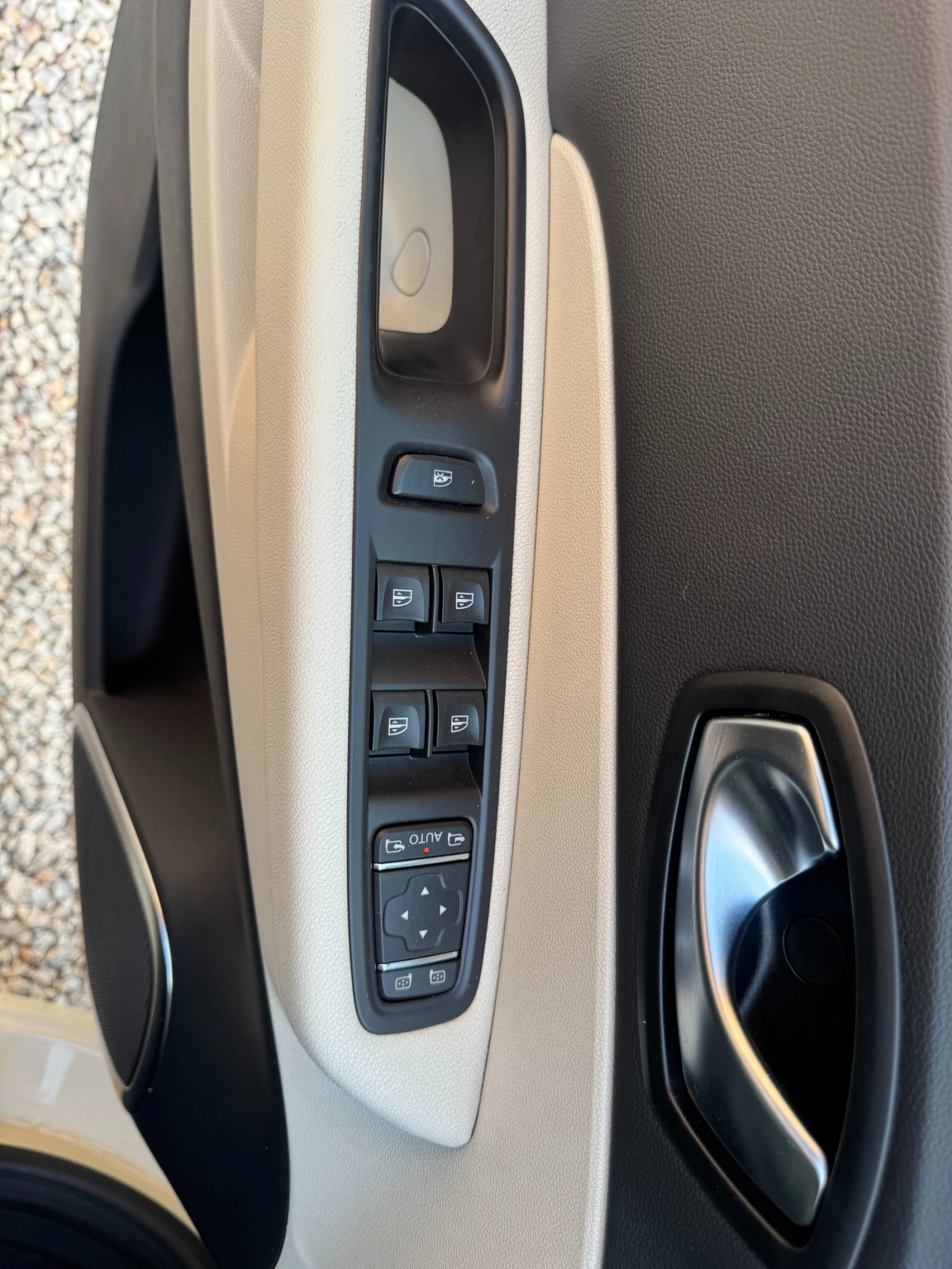 Renault Captur, снимка 6 - Автомобили и джипове - 55378276