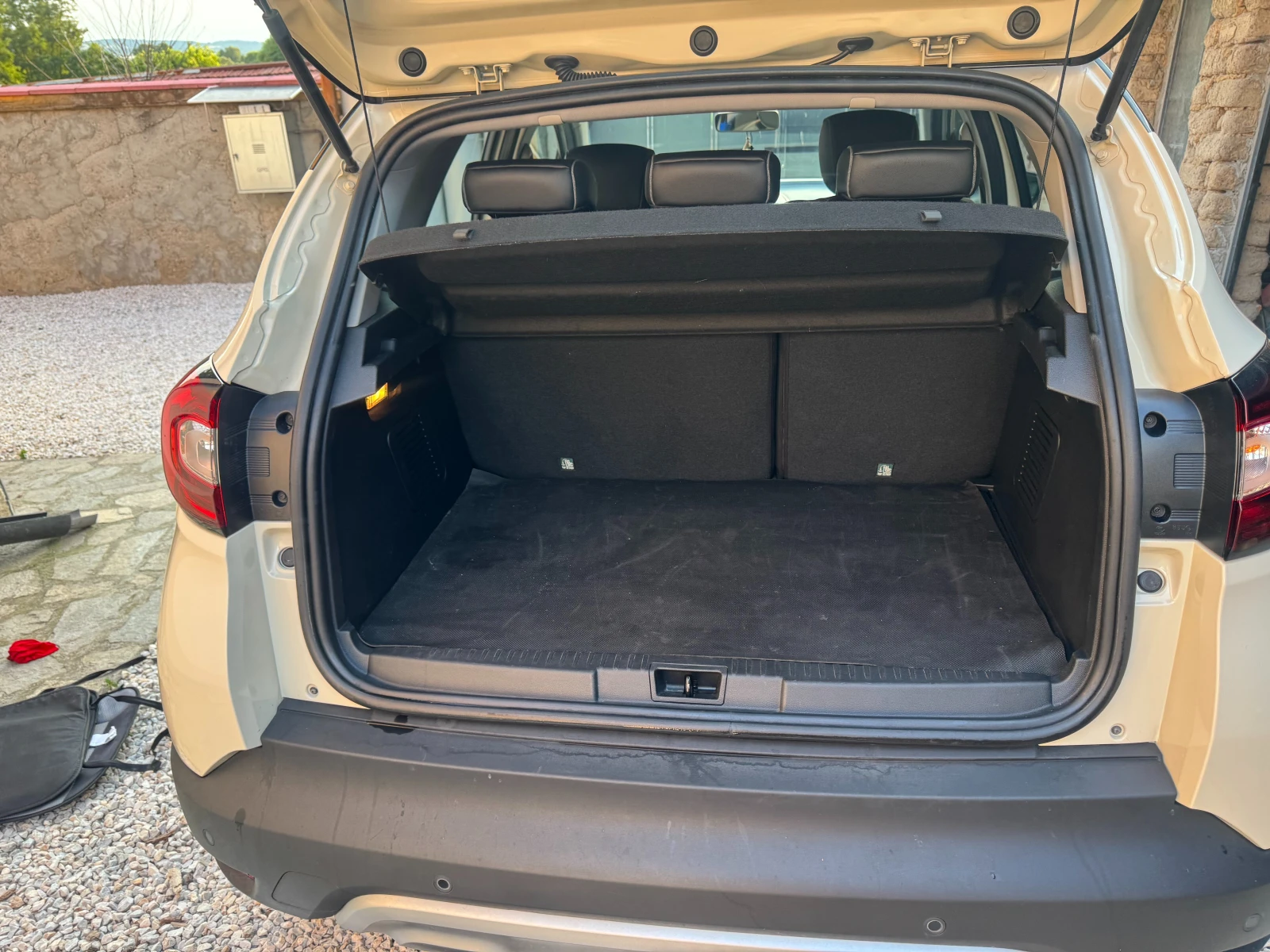 Renault Captur, снимка 7 - Автомобили и джипове - 55378276