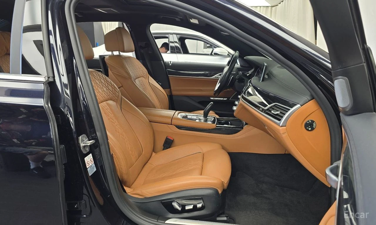 BMW 740 LI* XDRIVEM* SPORT* HARMON* KARDON* 3TV* ОБДУХВАНЕ, снимка 14 - Автомобили и джипове - 55467200