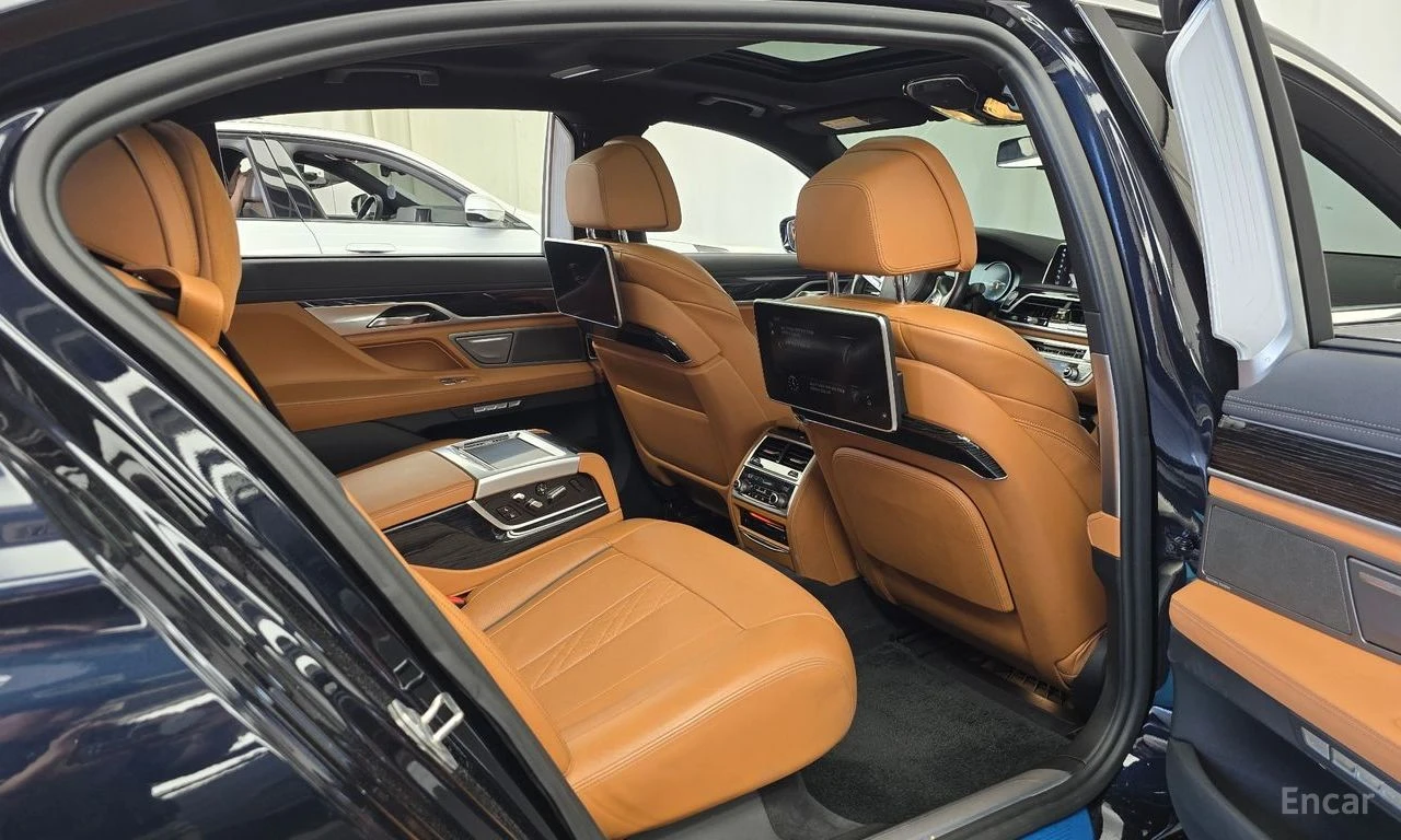 BMW 740 LI* XDRIVEM* SPORT* HARMON* KARDON* 3TV* ОБДУХВАНЕ, снимка 15 - Автомобили и джипове - 55467200