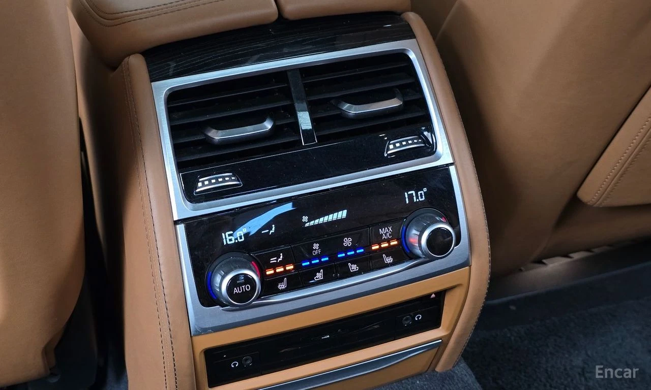 BMW 740 LI* XDRIVEM* SPORT* HARMON* KARDON* 3TV* ОБДУХВАНЕ, снимка 16 - Автомобили и джипове - 55467200