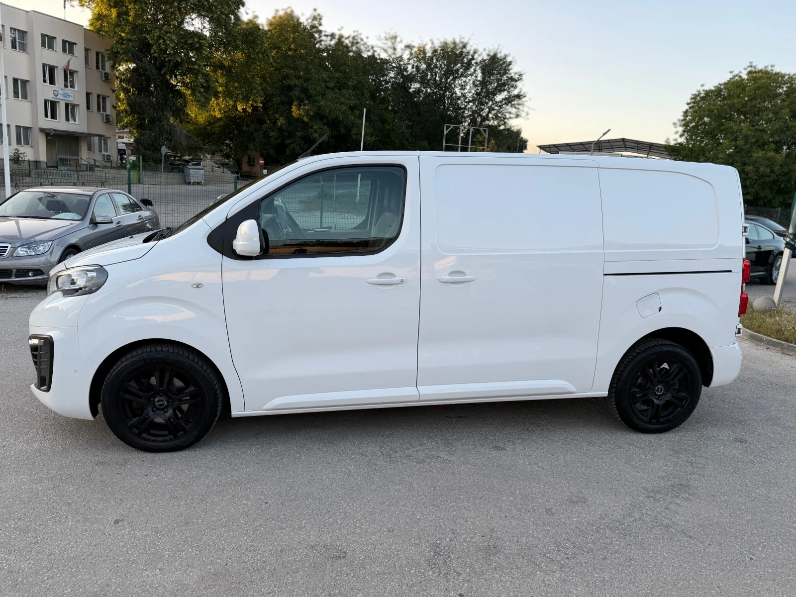 Peugeot Expert 2.0HDI 177kc Всички екстри + Швейцария+ , снимка 8 - Автомобили и джипове - 55532548