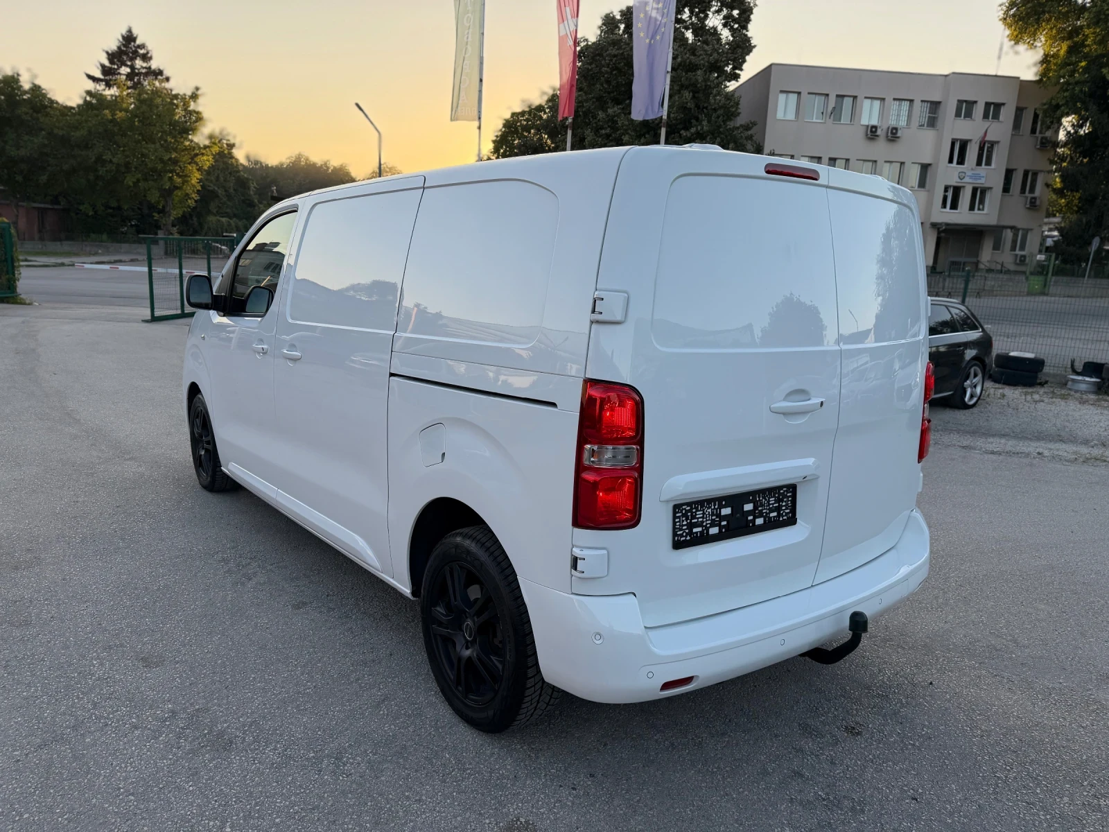 Peugeot Expert 2.0HDI 177kc Всички екстри + Швейцария+ , снимка 4 - Автомобили и джипове - 55532548