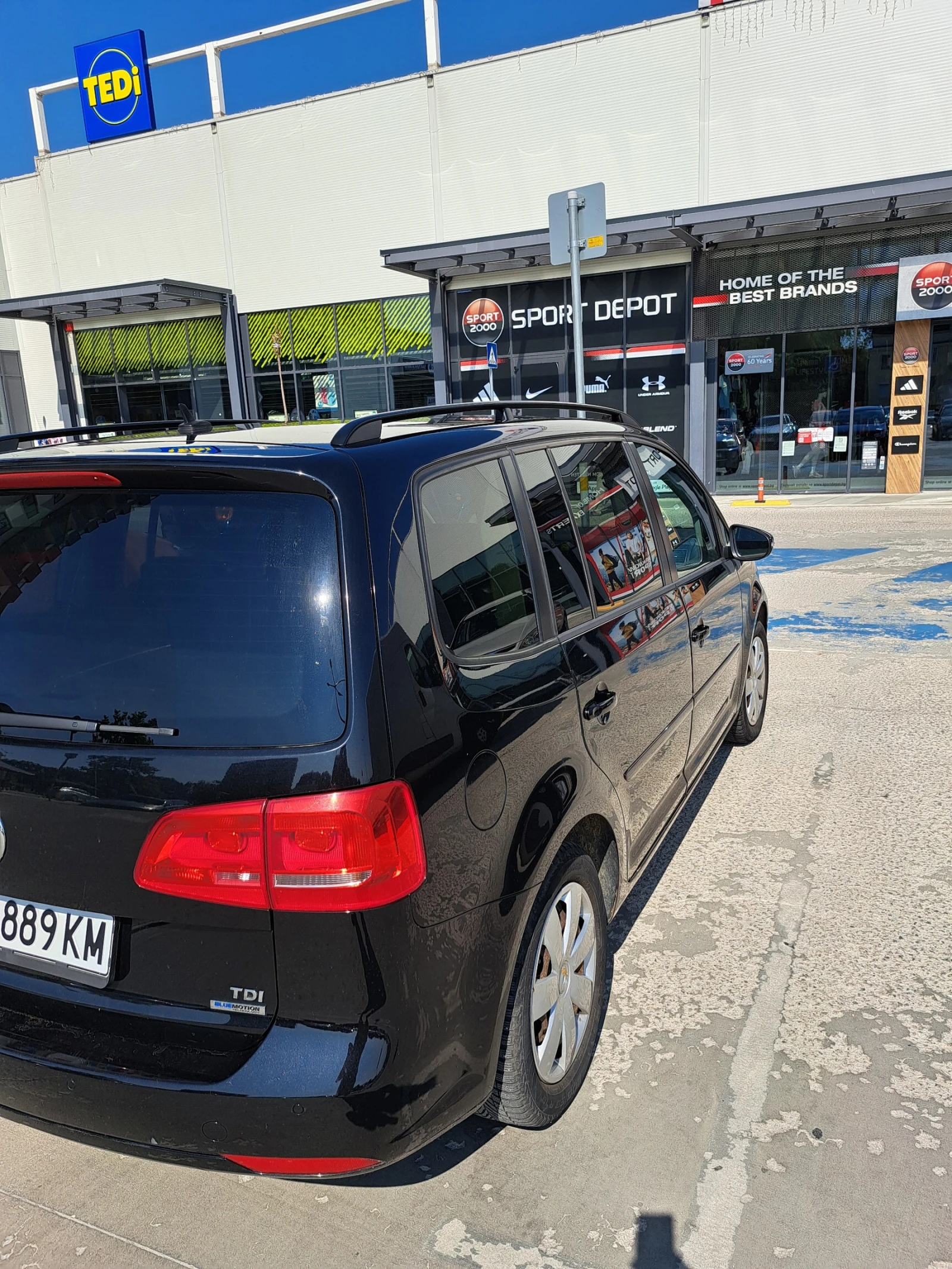 VW Touran, снимка 8 - Автомобили и джипове - 55610168