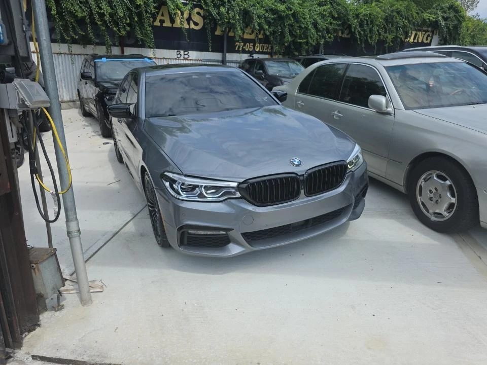 BMW 540 M Sport Line* Massage* Обду* Head-Up* Дистроник* H, снимка 3 - Автомобили и джипове - 55788475