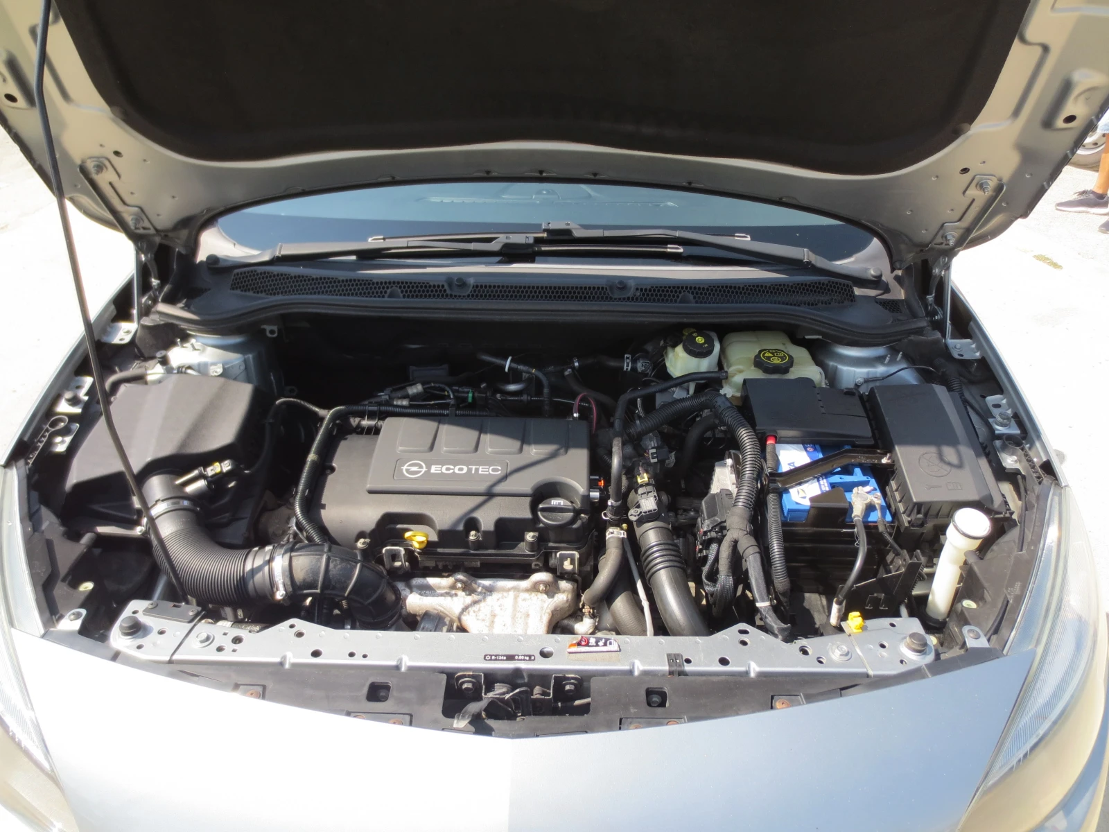 Opel Astra 1.4 i * TURBO* СЕДАН, снимка 17 - Автомобили и джипове - 55799176